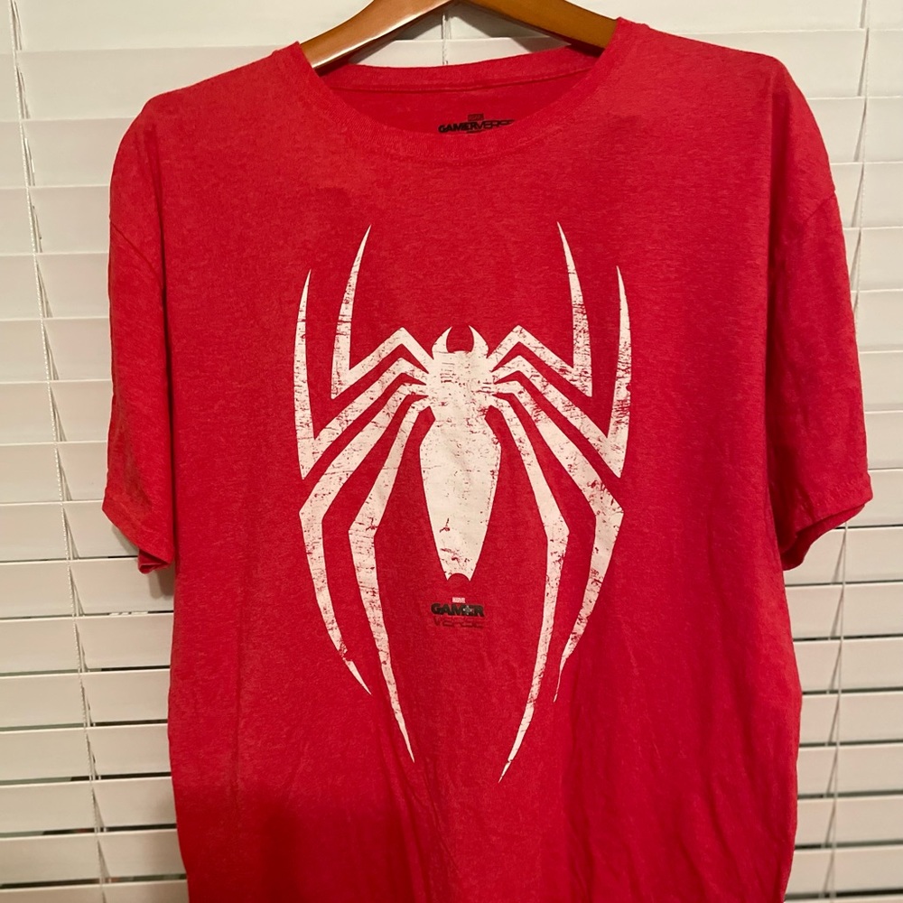 T-Shirt Marvels Vintage-Smoke/pet free home. No stains, rips, etc. Hand Wash